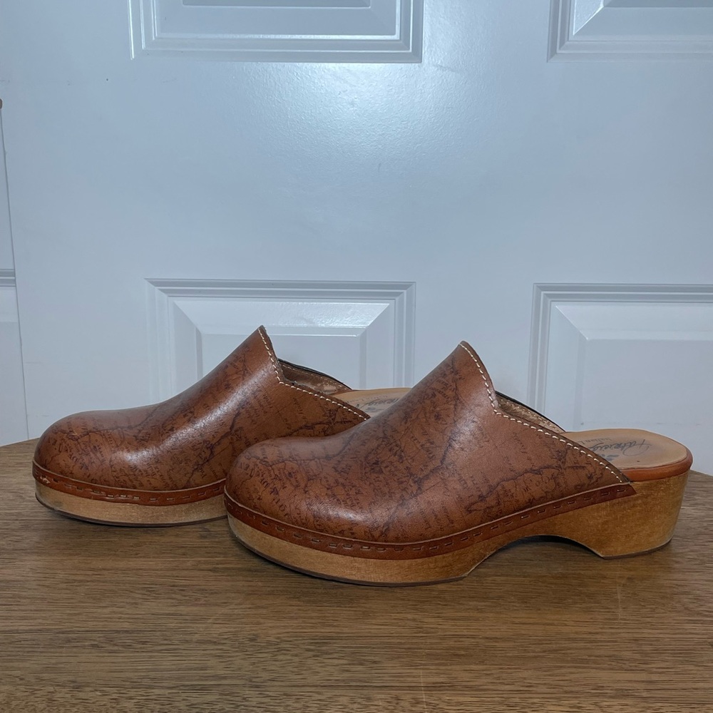 Patricia Nash Carmine map-print leather slip-on clogs Size 8.5 Italian Leather - Picture 2 of 10